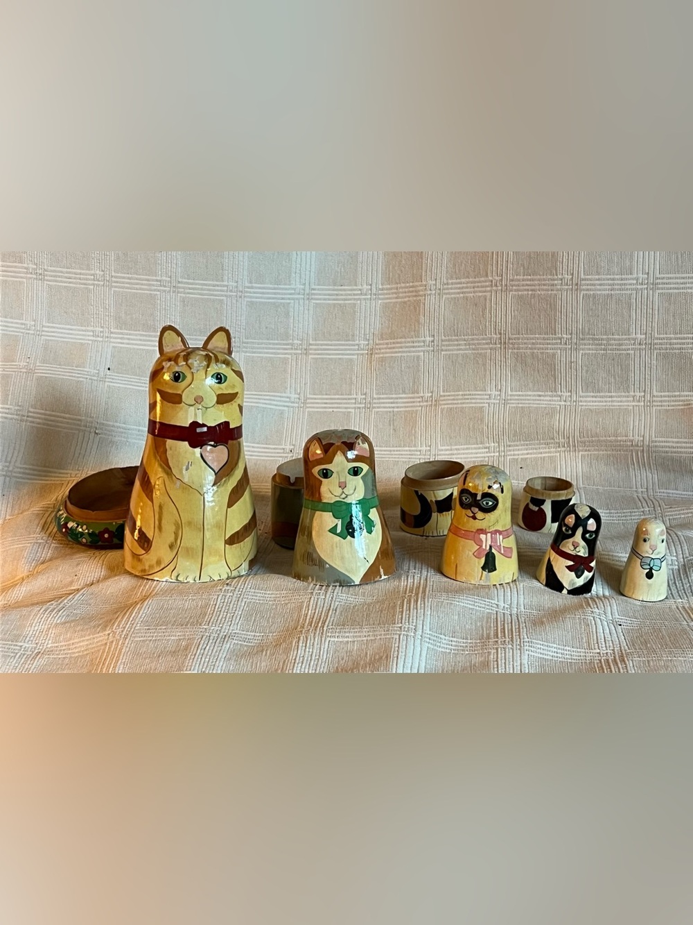 🐱 Vintage Hand-Painted Wooden Cat Family Nesting Dolls (Set of 5) 🐱 - Picture 1 of 7